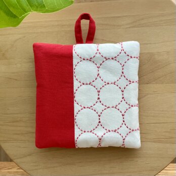 刺し子ポットマット　丸模様/レッド　プレゼント　北欧　布　シンプル　キッチン用品　カフェ　