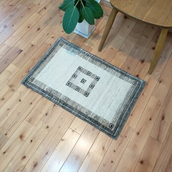 夏は涼しく冬は暖かい天然無染めラグ ガゼニラハット 肌触りが気持ちい　74x46cm　P108の画像