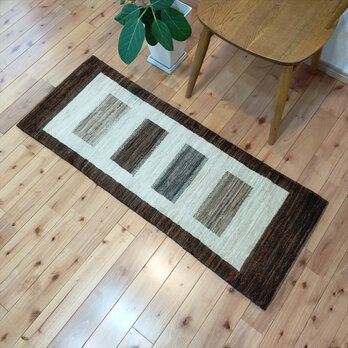 夏は涼しく冬は暖かい天然無染めラグ ガゼニラハット 肌触りが気持ちい　120x45cm　P2の画像