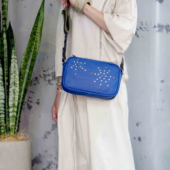 大人カジュアルスタッズポシェット◎SOFTシュリンクレザー＃BLUEの画像