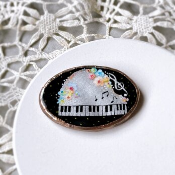 ピアノのブローチ　bloom　ステンドグラスブローチ