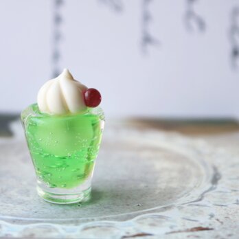 ガラスのクリームソーダ①　★ガラスのミニチュア喫茶店★