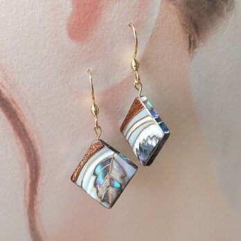 白蝶貝蒔絵ピアス リーフ