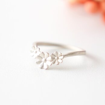 【秋の桜】コスモスの花冠リング/ シルバー ホーニング加工の画像