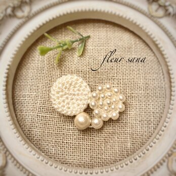 unique motif  シルキーパールとクロッシェのブローチ〈heart〉 all whiteの画像