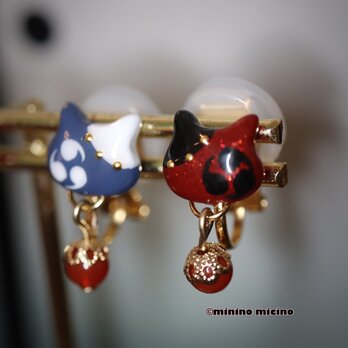 日本紋様 三つ巴紋 手描きアートkitty earringの画像