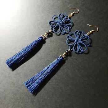 【和風】八重菊結びとタッセルのピアス（イヤリング）（紺）【チャイナ】【中華風】【成人式】【着物】【浴衣】【袴】【アジアン】の画像