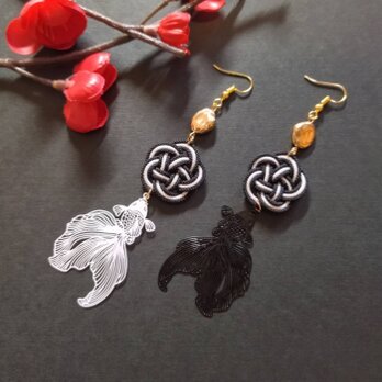 【和風】梅結びと金魚のピアス（イヤリング）（色オーダー可）【成人式】【着物】【浴衣】【袴】【和ゴス】【和ロリ】の画像