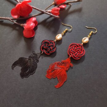 【和風】梅結びと金魚のピアス（イヤリング）（色オーダー可）【成人式】【着物】【浴衣】【袴】【和ゴス】【和ロリ】の画像
