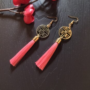 【和風】中華風チャームとタッセルのピアス（福or双喜紋）（イヤリング）（薄ピンク）【着物】【浴衣】【袴】【チャイナ】【中華風】の画像