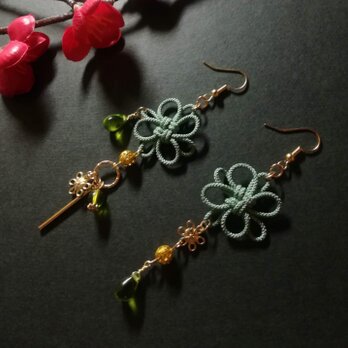 【和風】飾り結びとお花のピアス（イヤリング）（薄緑）【成人式】【着物】【浴衣】【袴】【中華風】【チャイナ】【和ゴス】の画像