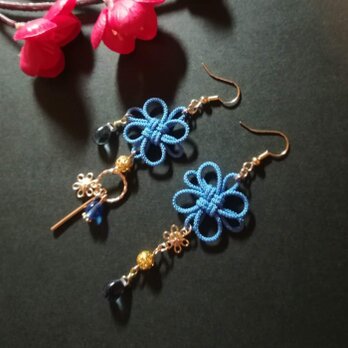 【和風】飾り結びとお花のピアス（イヤリング）（薄青）【成人式】【着物】【浴衣】【袴】【中華風】【チャイナ】【和ゴス】のコピーのの画像