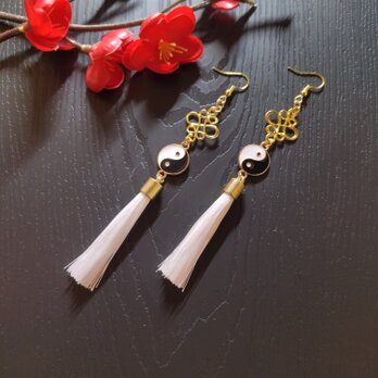 陰陽とタッセルのピアス（イヤリング）（白）【中華風】【チャイナ】【華ロリ】【和風】の画像