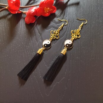 陰陽とタッセルのピアス（イヤリング）（黒）【中華風】【チャイナ】【華ロリ】【和風】の画像