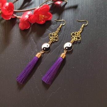 陰陽とタッセルのピアス（イヤリング）（紫）【中華風】【チャイナ】【華ロリ】【和風】【インヤン】の画像