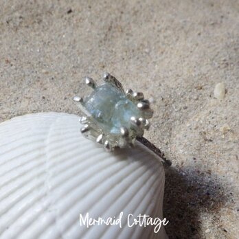 Ocean Inspired Rough Aquamarine Ring アクアマリン原石の珊瑚フレームのリングの画像