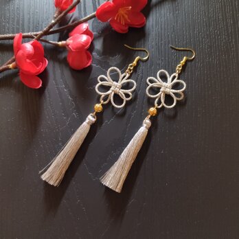 【和風】吉祥結びとタッセルのピアス（イヤリング）（シルバー）【着物】【浴衣】【袴】【中華風】【チャイナ】の画像