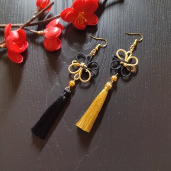【和風】吉祥結びとタッセルのピアス（イヤリング）（ゴールド×黒）【着物】【浴衣】【袴】【中華風】【チャイナ】の画像
