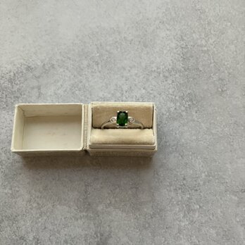 ヴィンテージ　ダイオプサイドとシルバーの「秘密の森の輝き」リングの画像