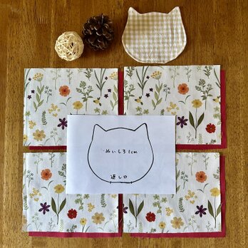 赤い花柄の猫さんのコースター　手作りキットの画像