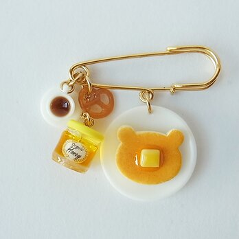 【受注制作】くまさんパンケーキのブローチの画像