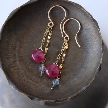 【★SALE】宝石質ルビーのピアス(ペタルチェーン・Sサイズ)・イヤリング変更可の画像