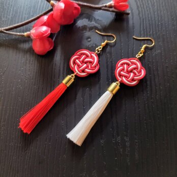 梅結びとタッセルのピアス（イヤリング）（色オーダー可）【和装】【和風】【着物】【浴衣】【和装】の画像