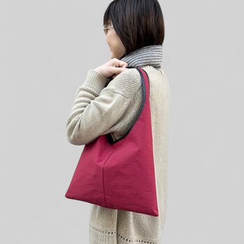 オオカミ少年ミニ：ワイン（KONBU　撥水加工ナイロン素材ワンショルダーバッグ）　受注製作の画像