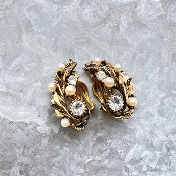Y1016-ヴィンテージイヤリング U.S.A.  Gold-tone botanical motif rhinestoneの画像
