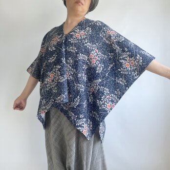 【1点もの】縦づかいのワイドプルオーバー -ウール着物地 小紋 紺に赤い花と葉 （ヴィンテージ） V-WP456の画像