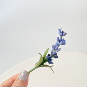 布花　リラックス効果のある人気のラベンダーのブローチの画像