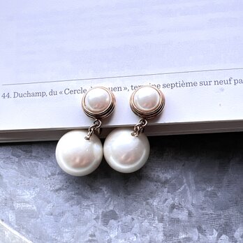 Y439-ヴィンテージイヤリング U.S.A. Goldtone earrings  with dangling  pearlsの画像