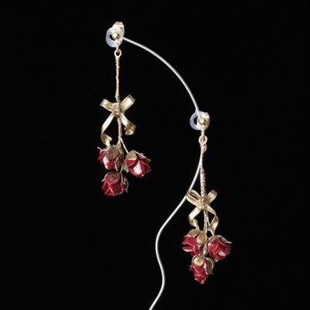 【赤ばら】〜 Roses Bouquet 〜【ディップアート】 ピアス／イヤリングの画像