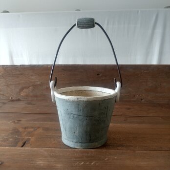 バケツ型植木鉢の画像