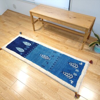 冬入荷】ペルシャ　ギャッベ ランナー中　143×53㎝　紺色　水色　青色　糸杉　RJ11679Gの画像