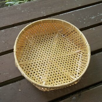 鉄線編みザルかごの画像