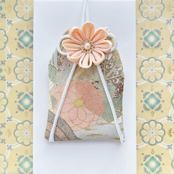 （菊手毬）元巫女が作る花のお守り袋の画像