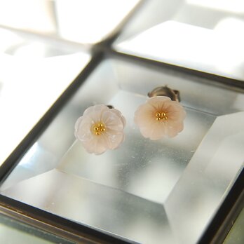 ５枚の花弁のお花のスタッドピアス　ピンク　チタン金具の画像