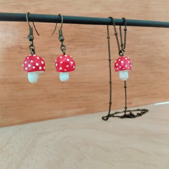 ピアス　ベニテングタケ　木彫りの画像