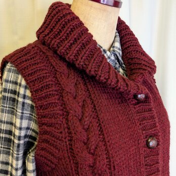 20％OFF 　ケーブル模様　ショールカラーのベスト　ケーブル模様　ヘチマ襟　縄編み　Fの画像