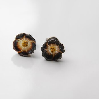 ５枚の花弁のお花のスタッドピアス　黒　チタン金具のコピーの画像
