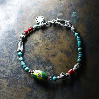 ヴェネチアアンティークミルフィオリと濃赤ホワイトハーツ、シェブロンビーズ、ボヘミアビーズ、ターコイズ、カレンシルバーのブレス