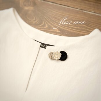 unique motif  シルキーパールとクロッシェのブローチ〈ribbon〉black・powder brownのコピーの画像