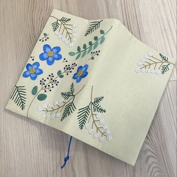 手刺繍ブックカバー ＊青いお花の画像