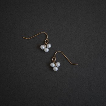 thubomi ( 蕾 ) ⁂ 小さな淡水パール 14kgf フックピアス イヤリング 上品 華奢の画像
