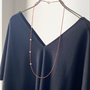 こだわりビーズとパールのマルチウェイ ロングネックレス　Orange Brownの画像