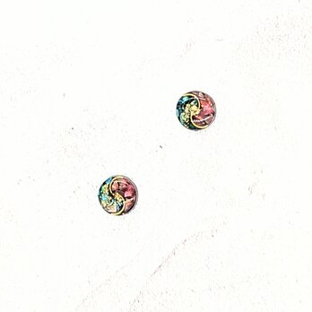 どこで買ったの⁉て言われます！三色螺鈿とラメのラウンドピアスイヤリング1991の画像