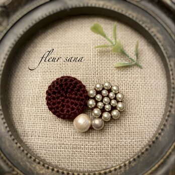 unique motif  シルキーパールとクロッシェのブローチ〈heart〉 burgundy・champagneの画像