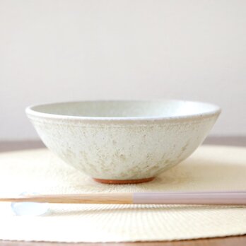 赤陶土と白い結晶釉の大きめ飯碗の画像