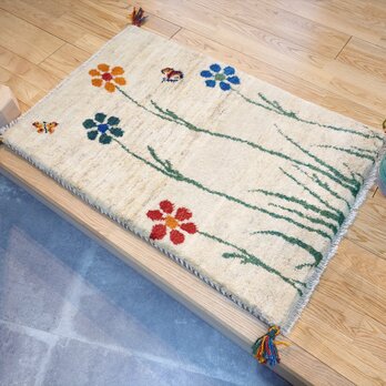 春入荷】ペルシャ　ギャッベ 玄関　88×58cm アイボリー　ベージュ　花と蝶　RJ14230Gの画像